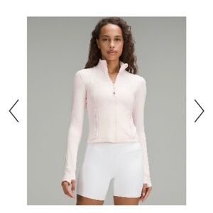 Lululemon define short strawberry milkshake size 6